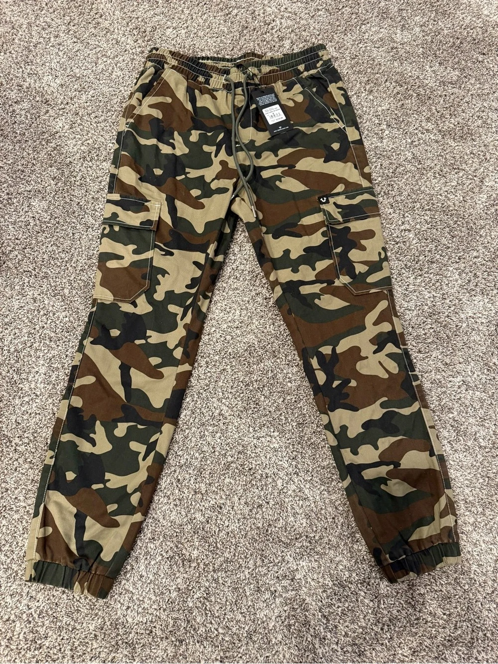True Religion Camo Cargo Jogger Pants Hunting Camo Elastic Waist Men’s Small NWT